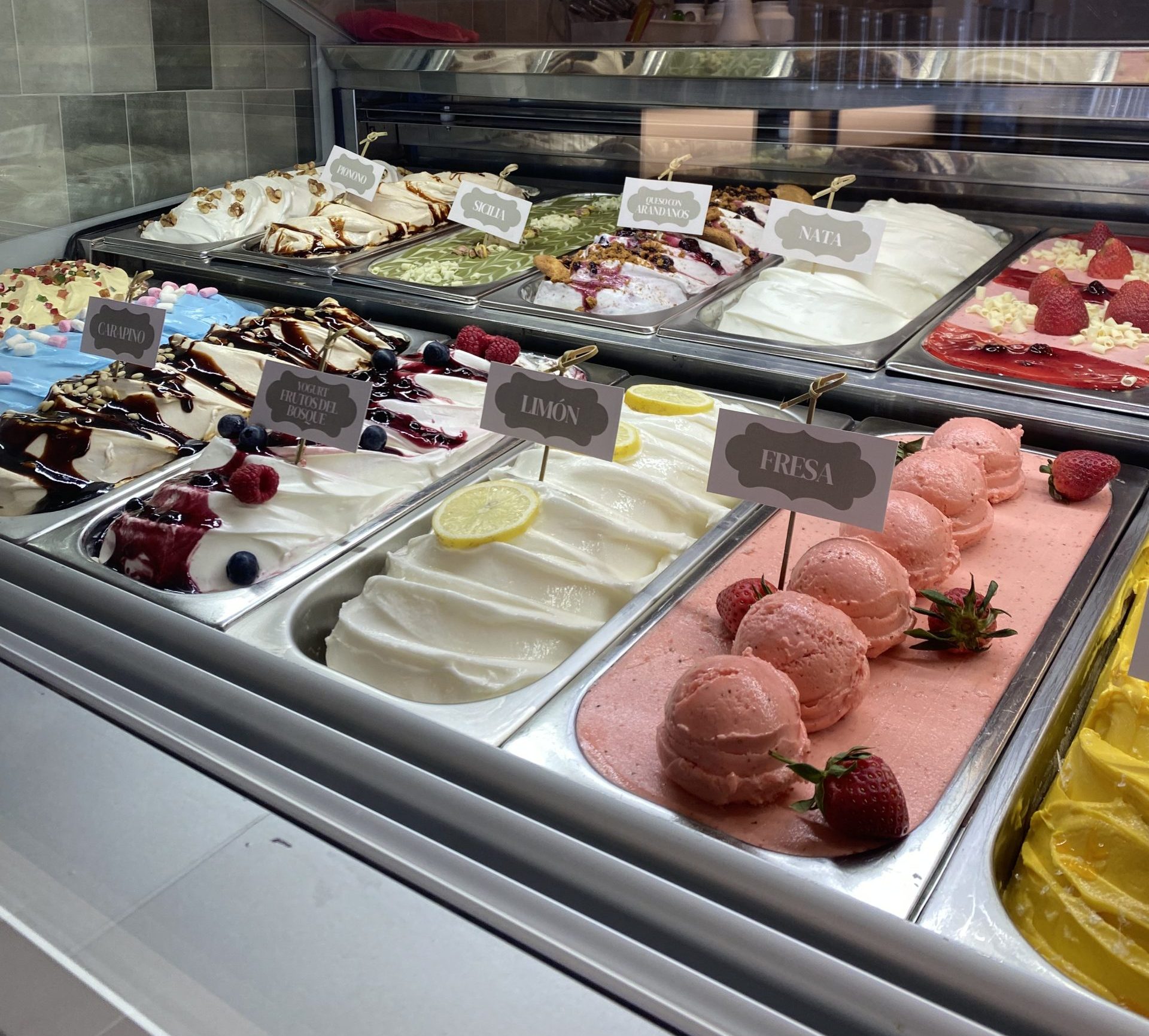 Helados de heladería cafetería il treno en Salobreña (Granada)